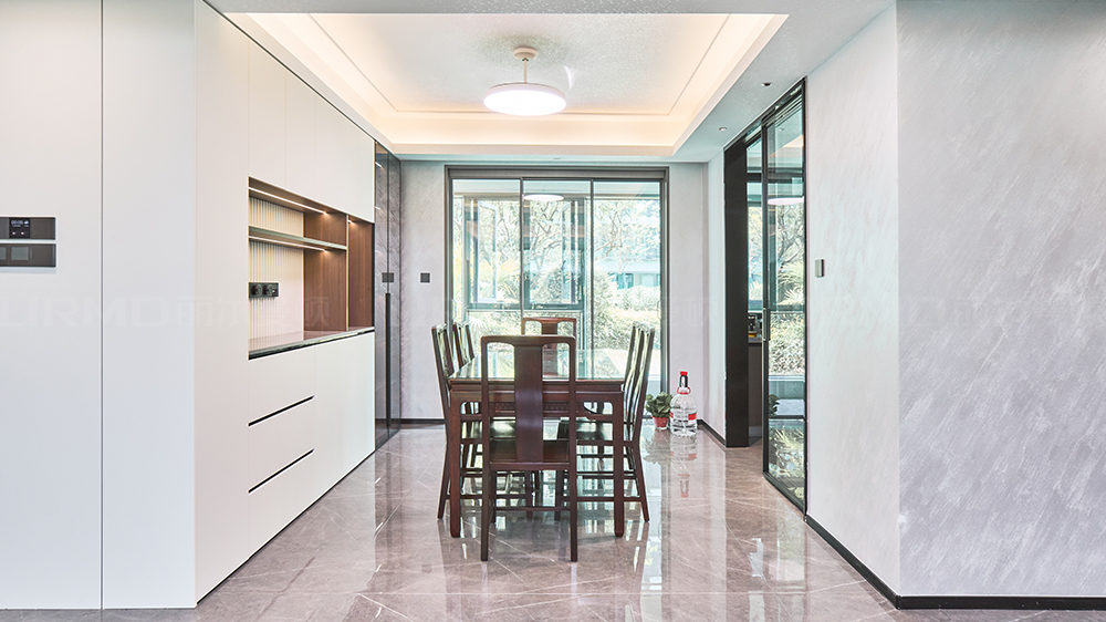 現(xiàn)代風-美的云越